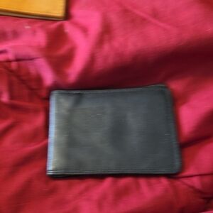 MEN'S BLACK LEATHER WALLET